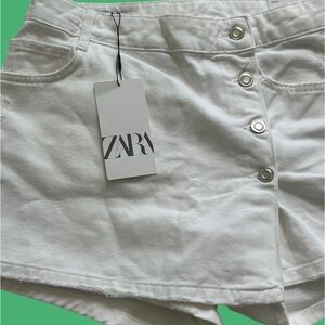 NWT ZARA Women’s White Denim Distressed Skort, Size Medium